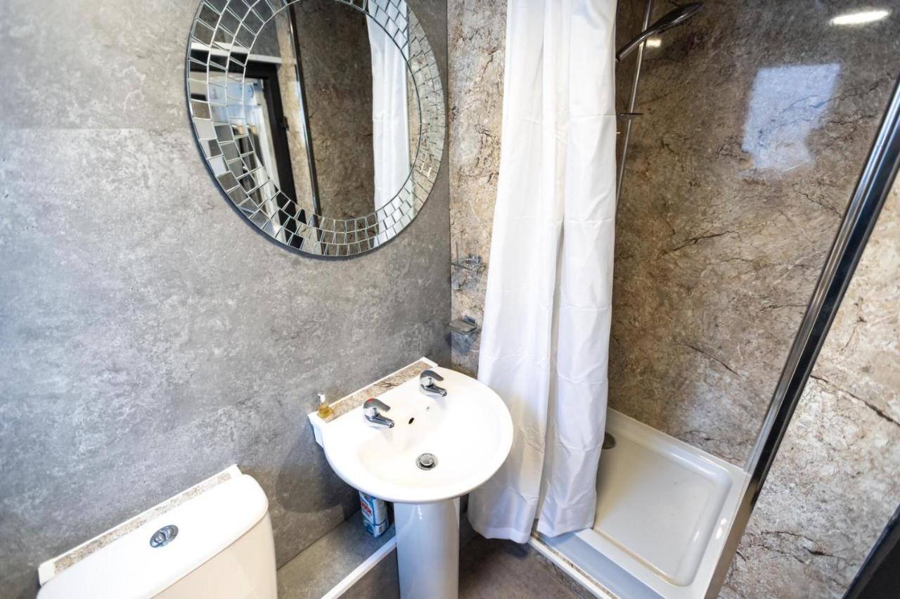 ווריק Westgate Guest House מראה חיצוני תמונה